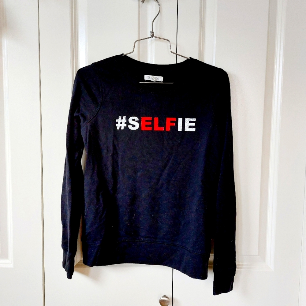 Christmas sELFie Fleece Shirt‎ size xsmall Aeropostale Elf shirt